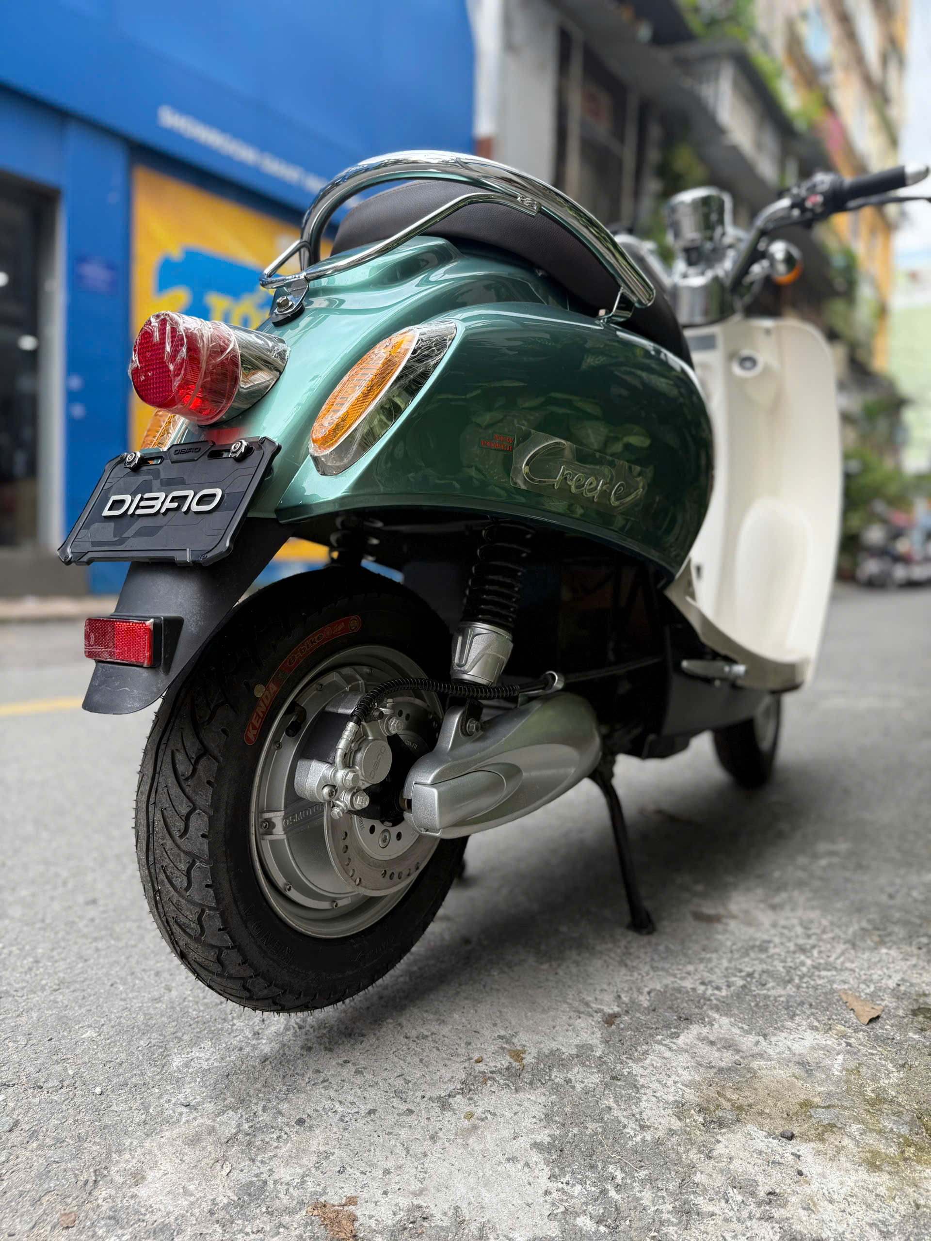 Chưa tới 20 triệu đ&atilde; sở hữu chiếc xe m&aacute;y điện bản pin chạy 130km/lần sạc