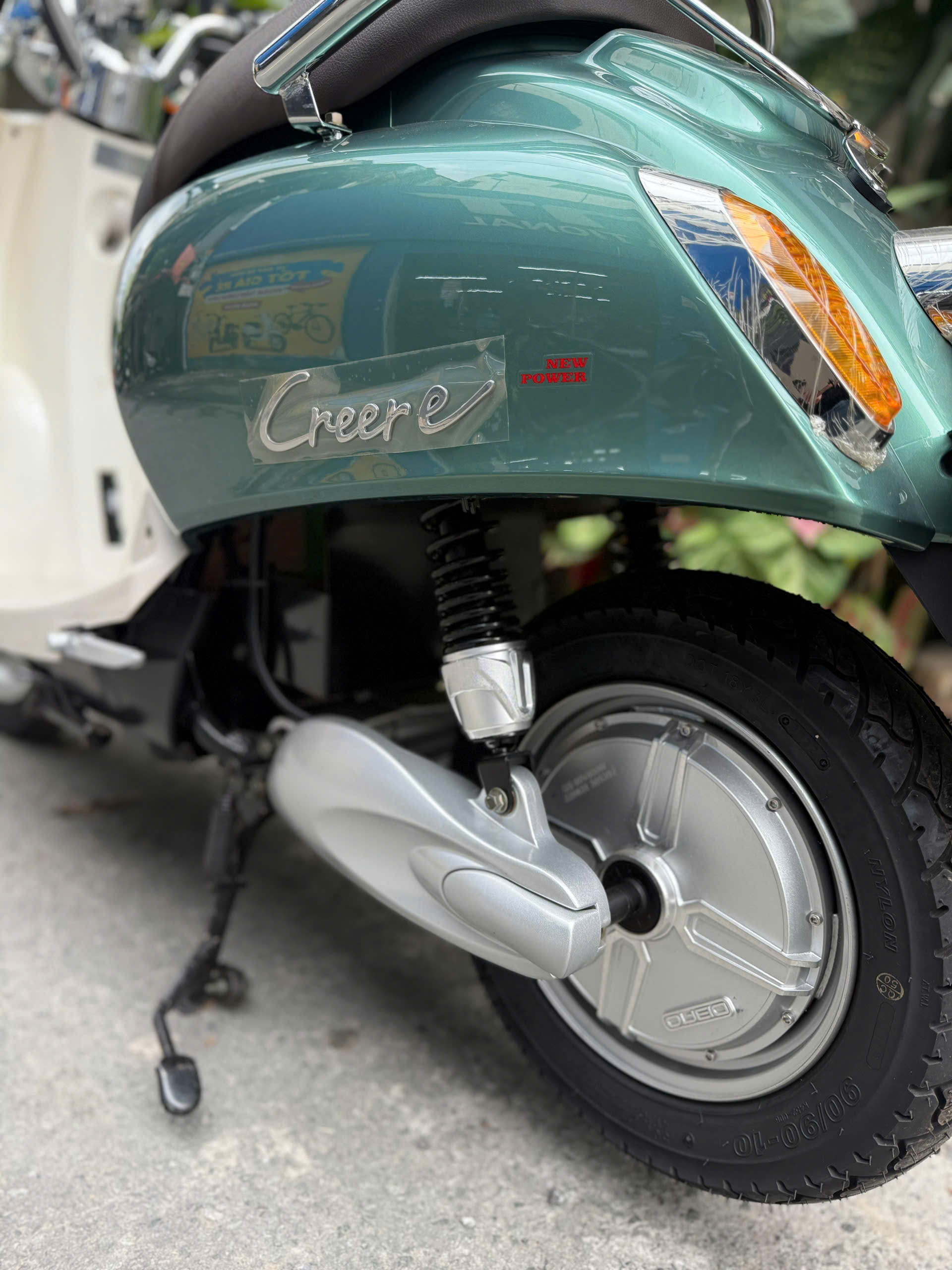 Chưa tới 20 triệu đ&atilde; sở hữu chiếc xe m&aacute;y điện bản pin chạy 130km/lần sạc