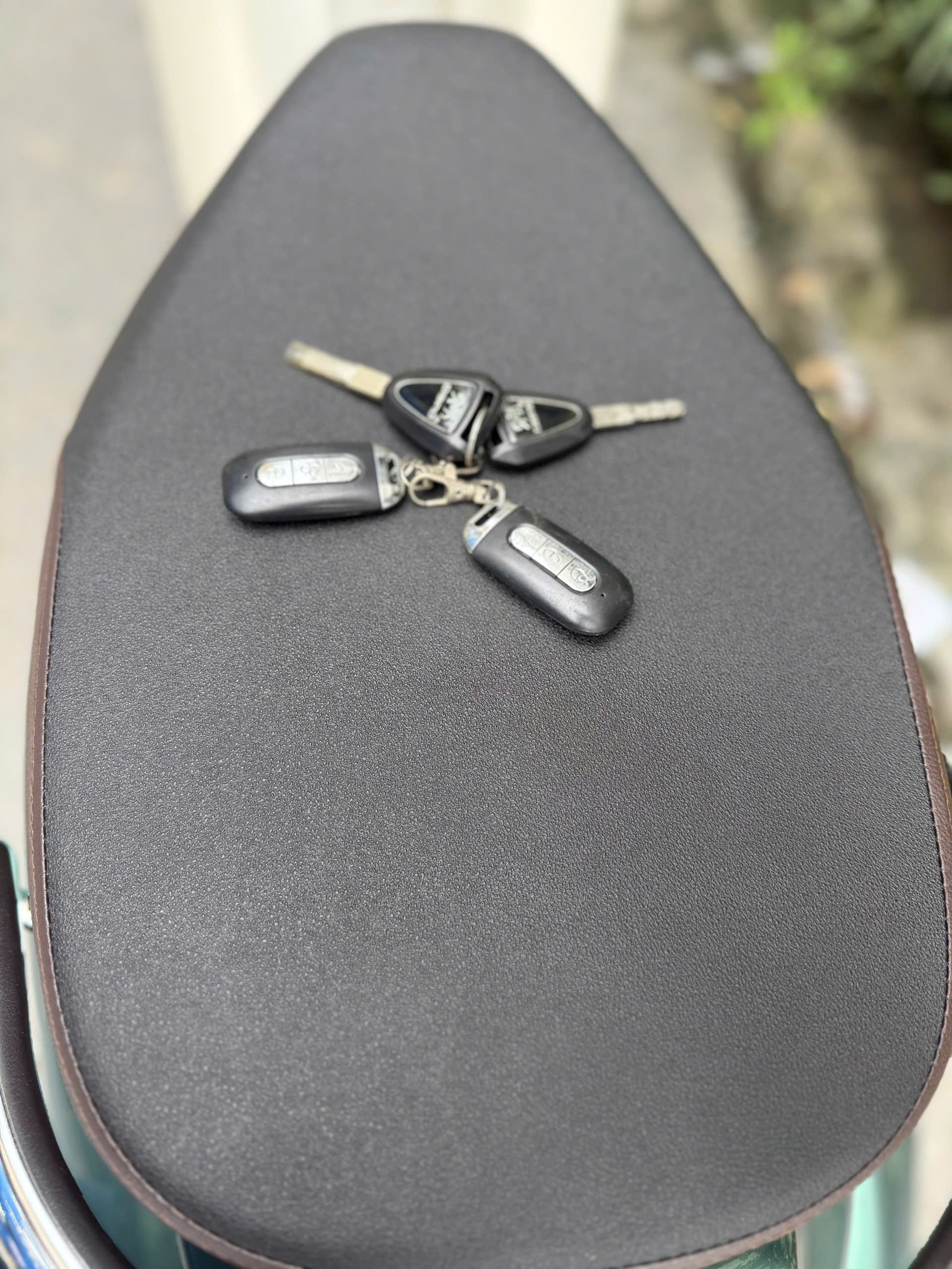 Chưa tới 20 triệu đ&atilde; sở hữu chiếc xe m&aacute;y điện bản pin chạy 130km/lần sạc