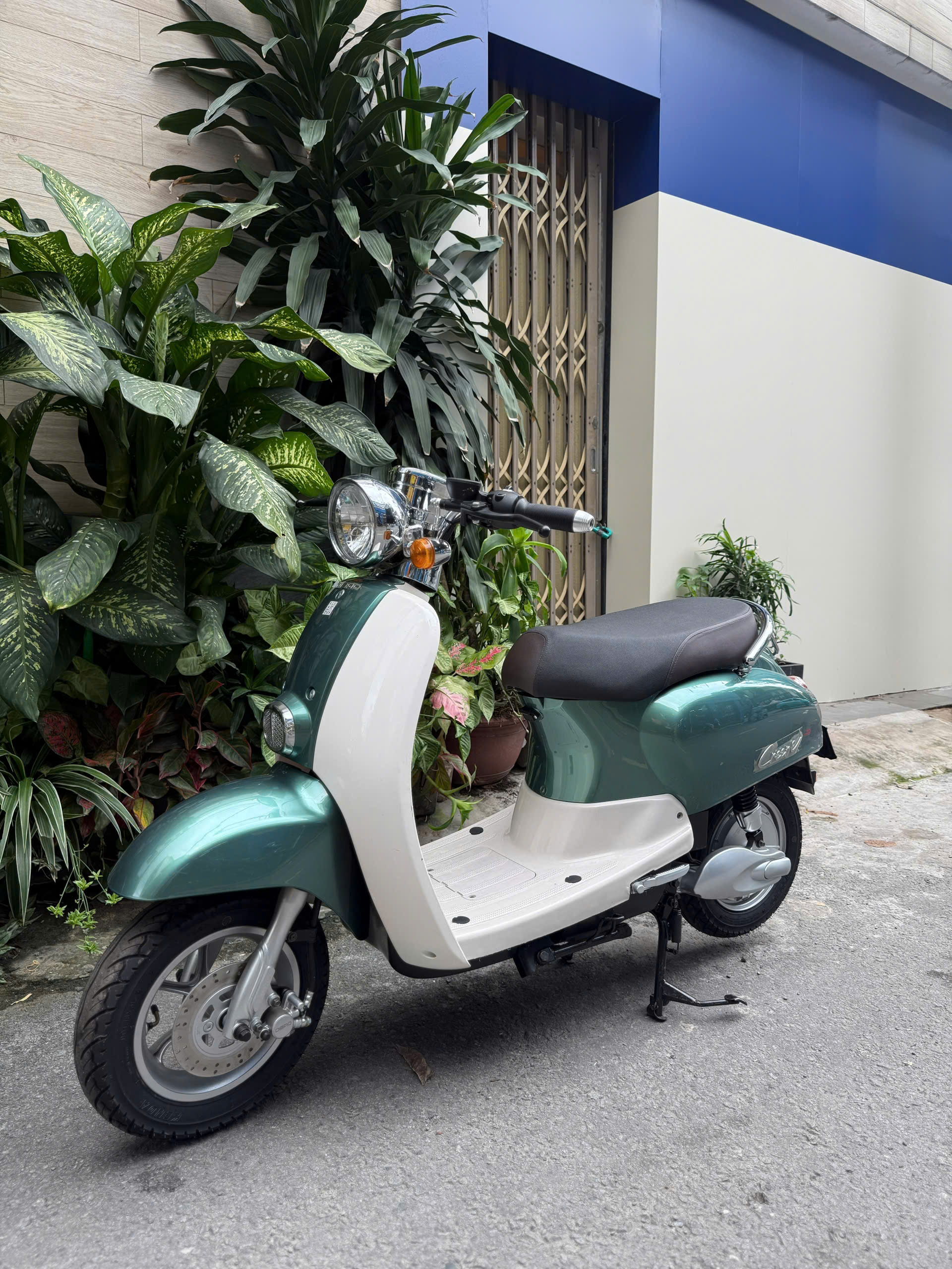 Chưa tới 20 triệu đ&atilde; sở hữu chiếc xe m&aacute;y điện bản pin chạy 130km/lần sạc