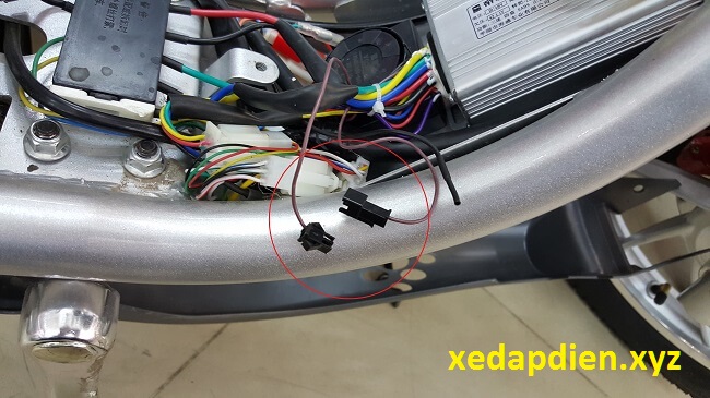 Hướng dẫn tháo dây hạn chế tốc độ xe đạp điện Nijia Dibao Hướng dẫn tháo dây hạn chế tốc độ xe đạp điện Nijia Dibao