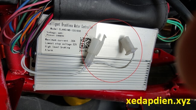 Hướng dẫn tháo dây hạn chế tốc độ xe máy điện Xmen Hướng dẫn tháo dây hạn chế tốc độ xe máy điện Xmen