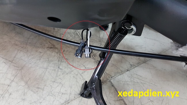 Cách tháo dây hạn chế tốc độ xe máy điện Giant M133S Cách tháo dây hạn chế tốc độ xe máy điện Giant M133S