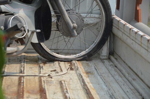 Nổ lốp xe máy 50cc Nổ lốp xe máy 50cc